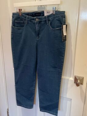 Pair of Charter Club women’s capris Bristol jeans size 14